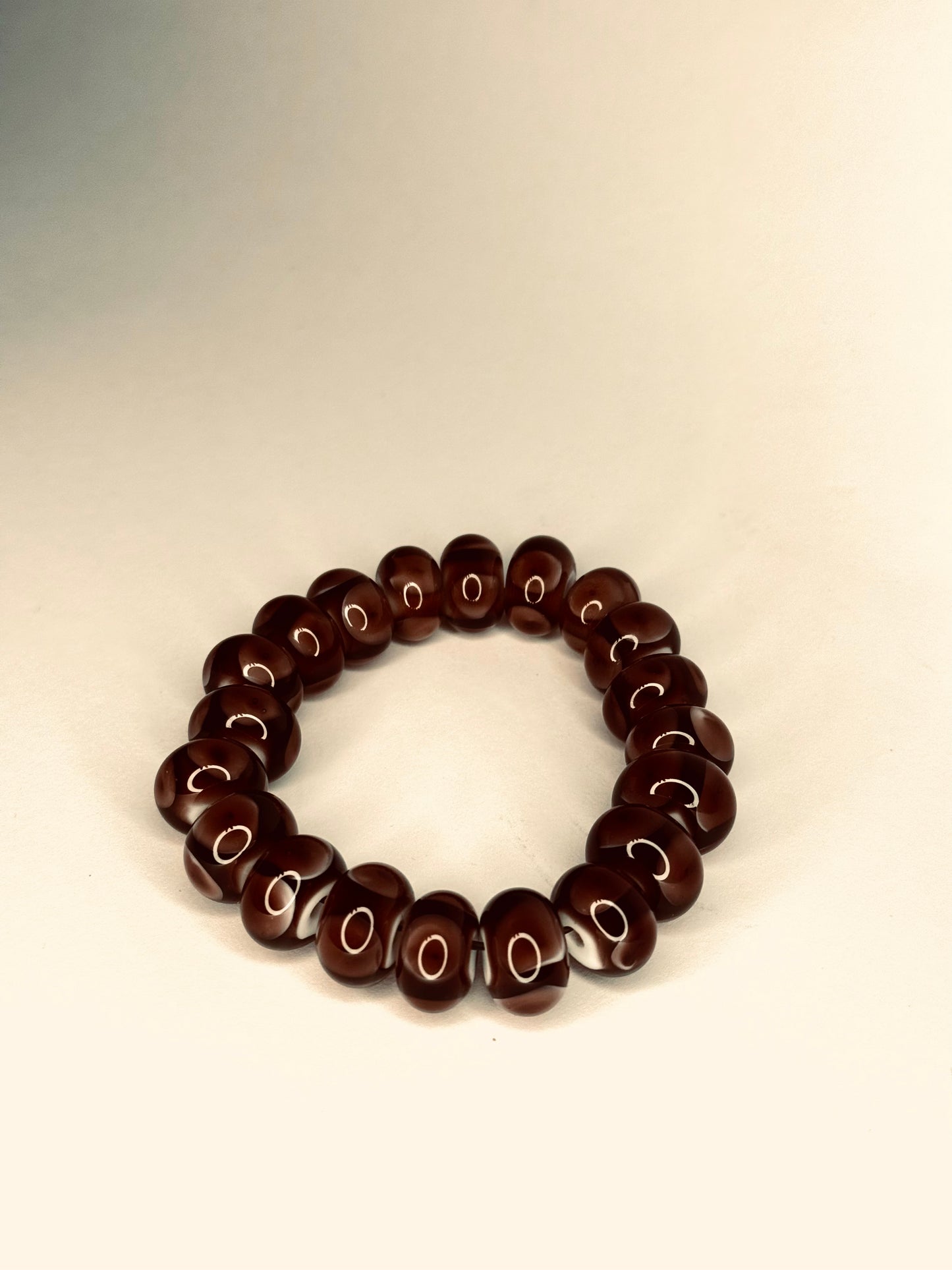 Glasperle armbånd i lilla