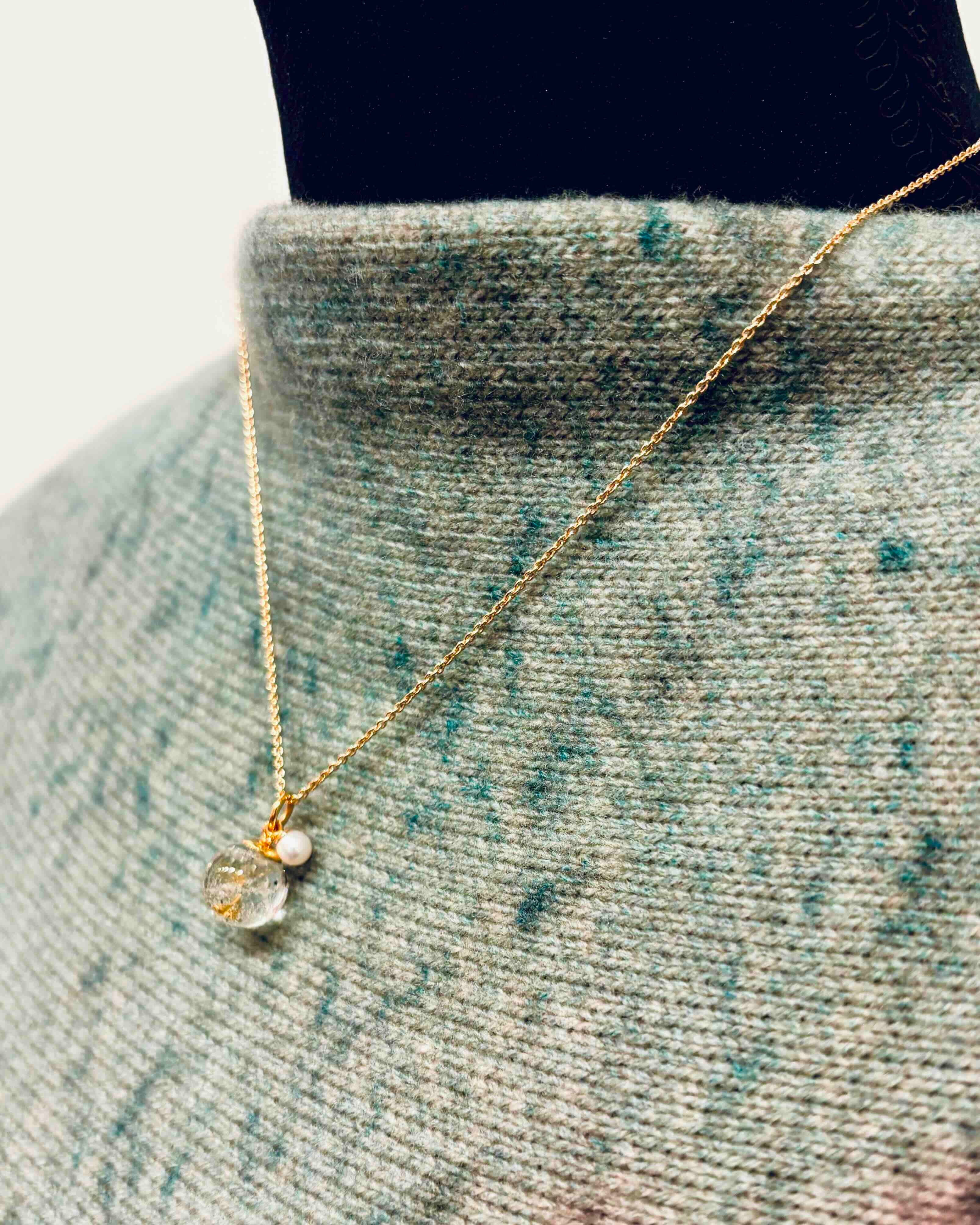 Halskæde med bladguld og sand fra Kronborg