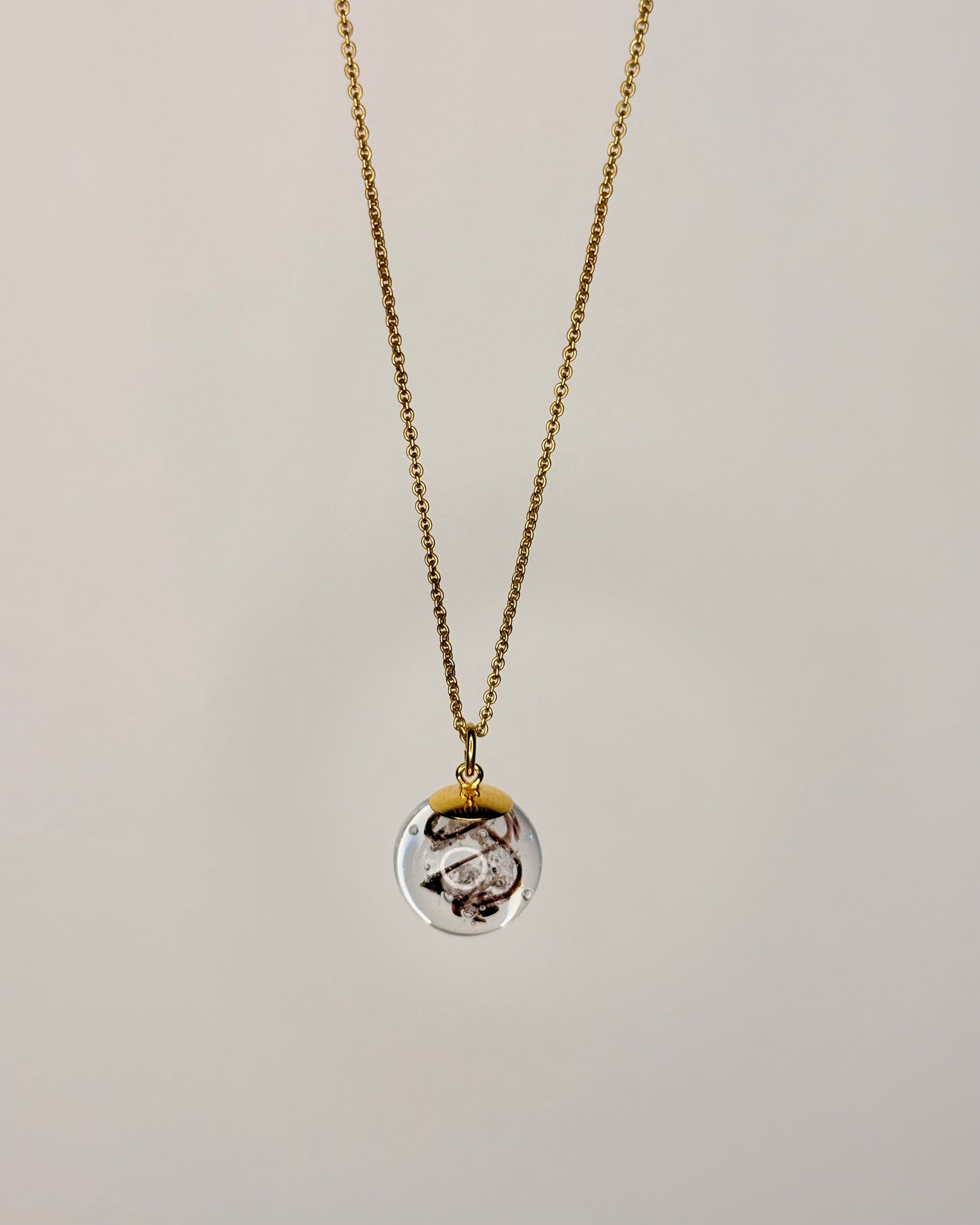 Bornholm Pearl - pendant - King's Garden & gold leaf