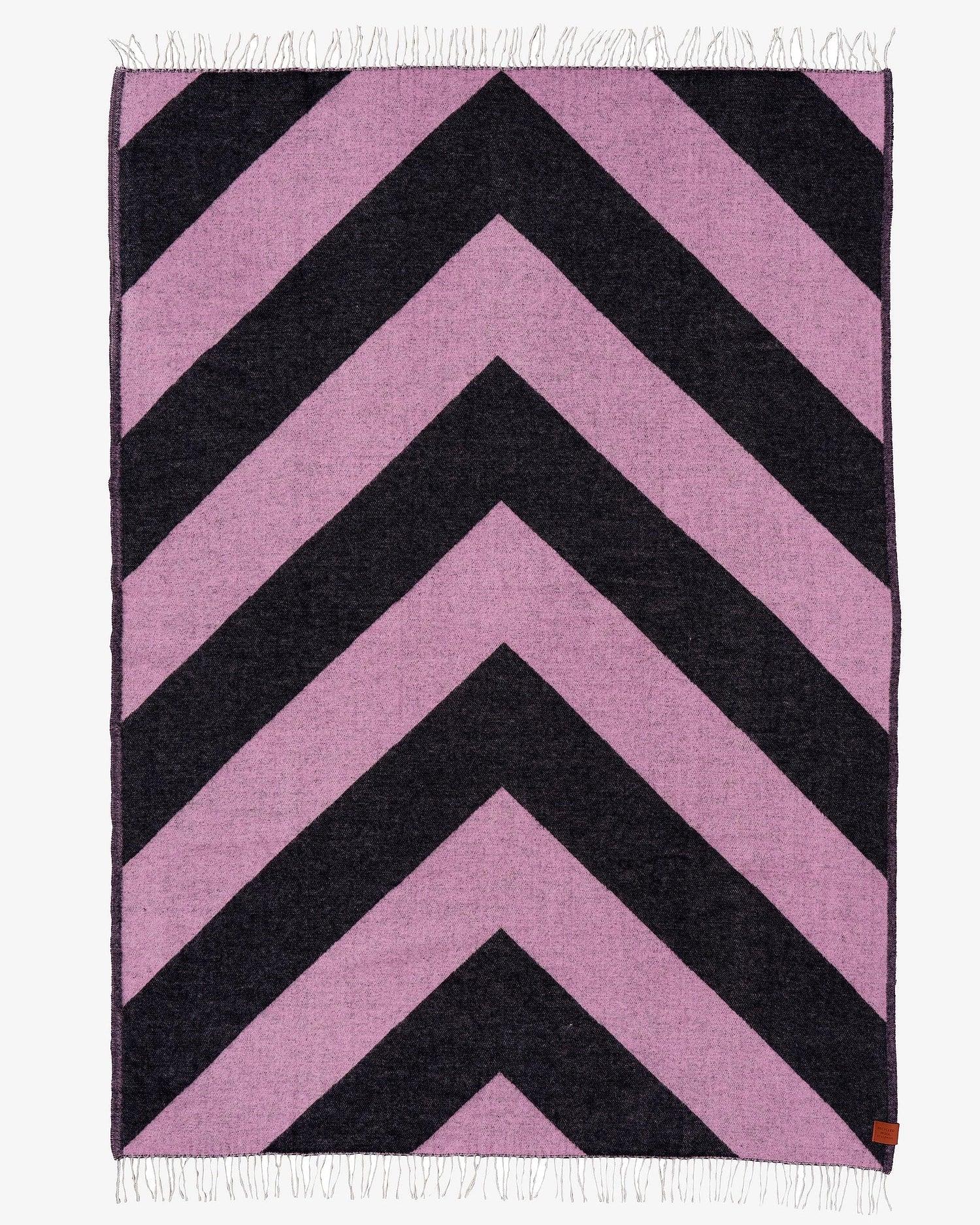 Angle - tæppe i 50% genanvendt 50% ny merinould