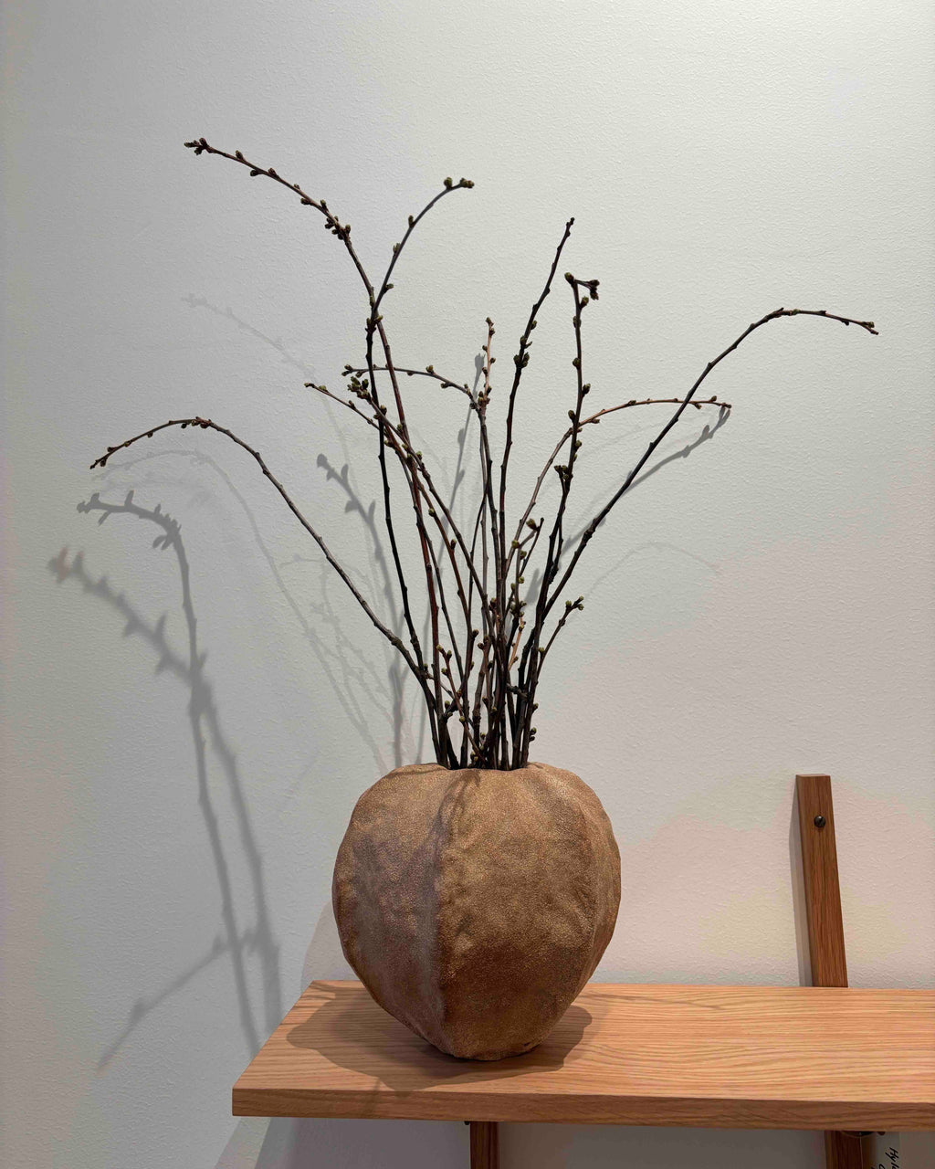 Dråbe vase i brun ler