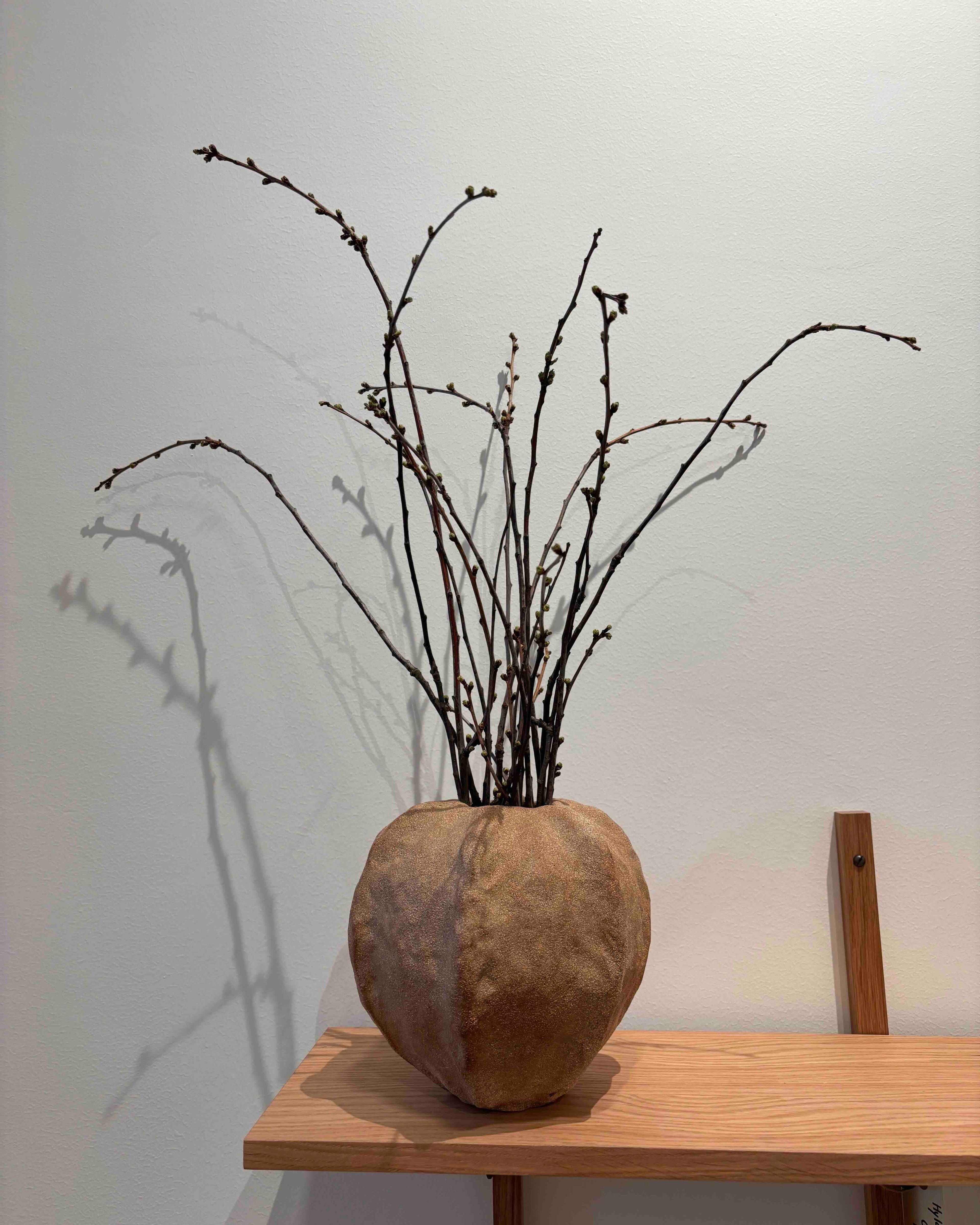 Dråbe vase i brun ler