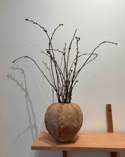 Dråbe vase i brun ler