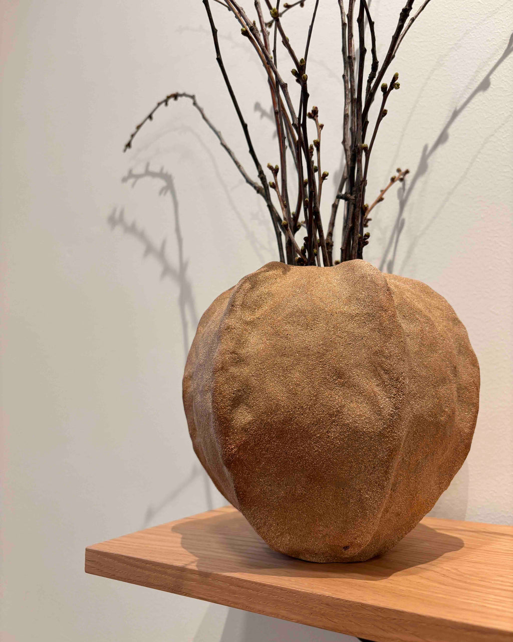 Dråbe vase i brun ler