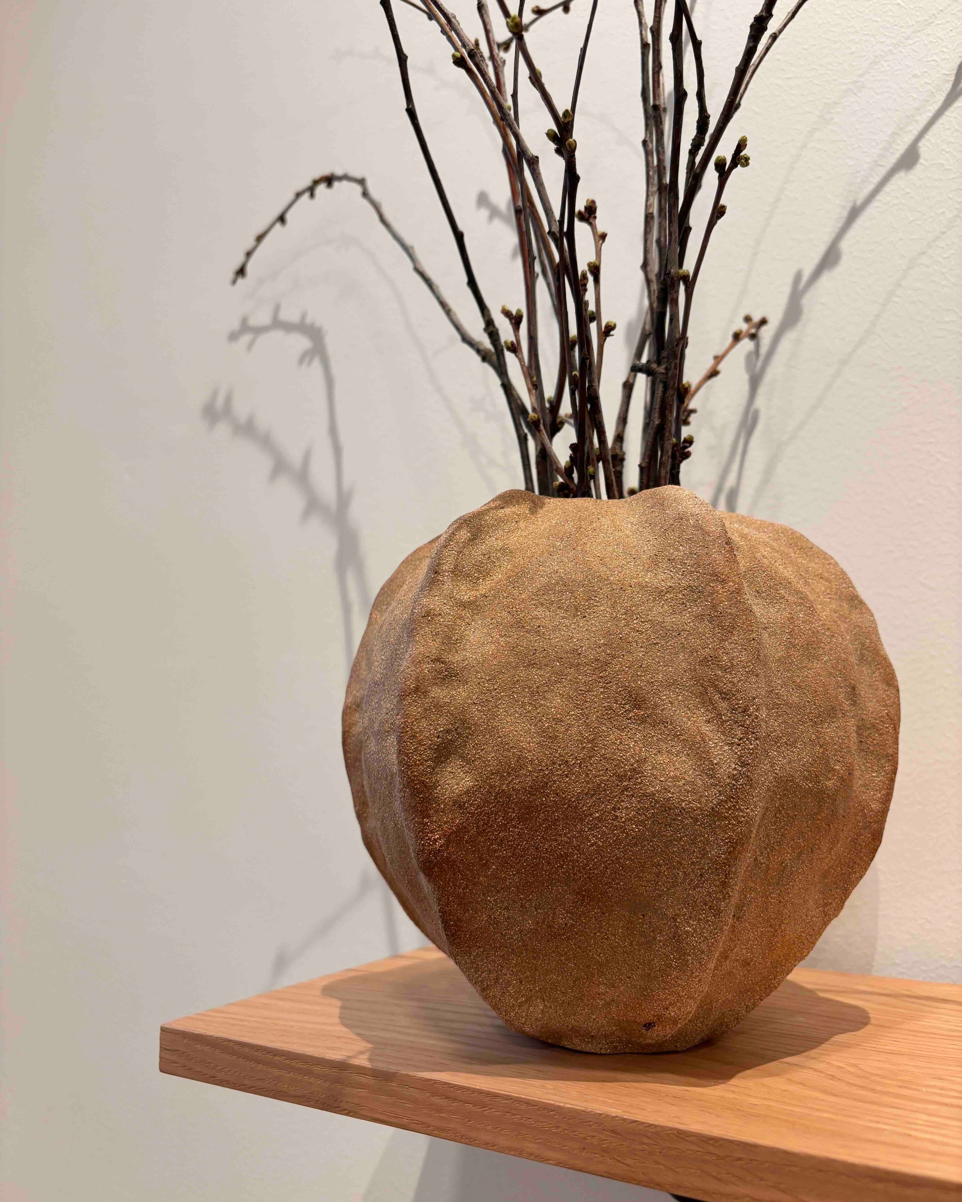 Dråbe vase i brun ler