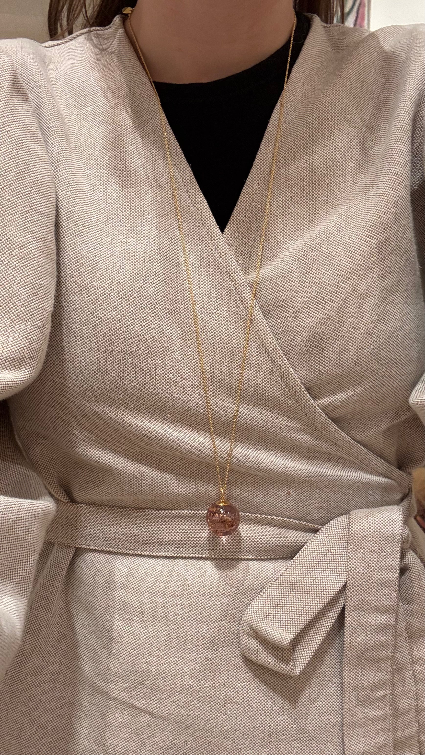 Halskæde med bladguld og sand fra Kronborg