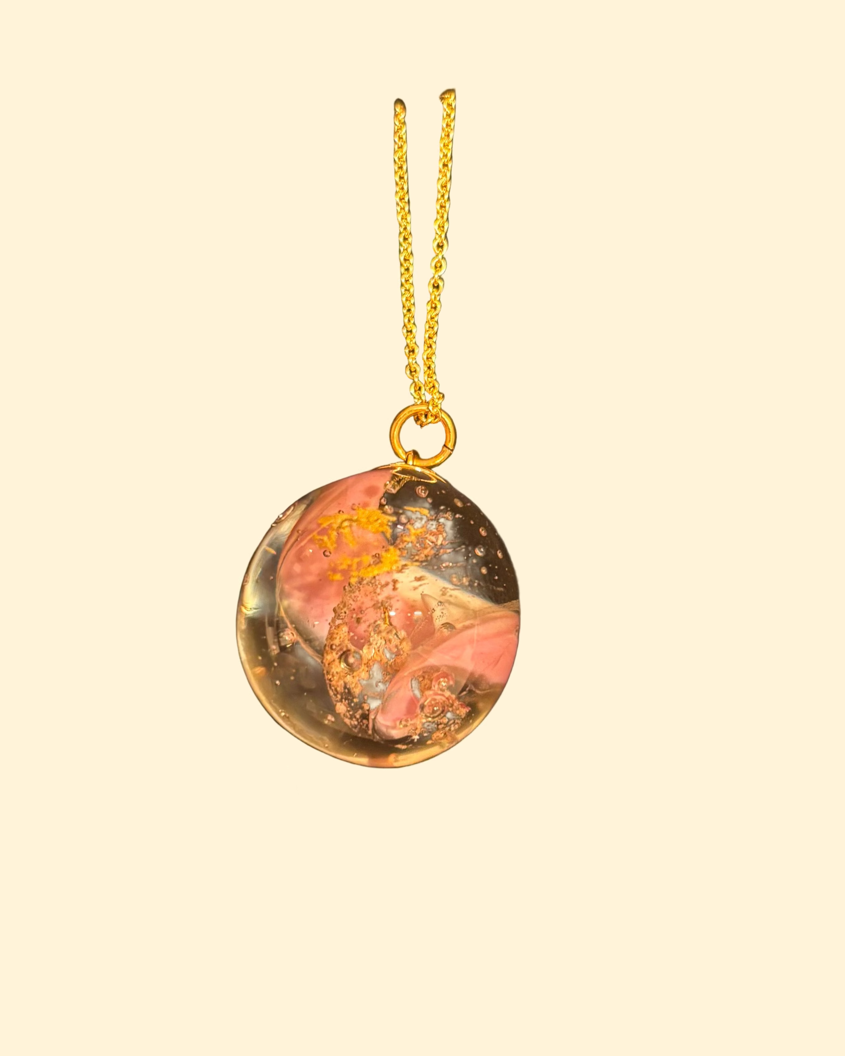 Stor glasperle halskæde med bladguld og jord fra Kongens Have