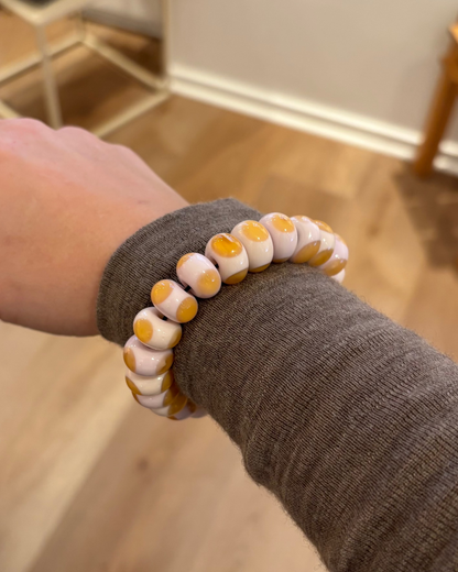 Glasperle armbånd