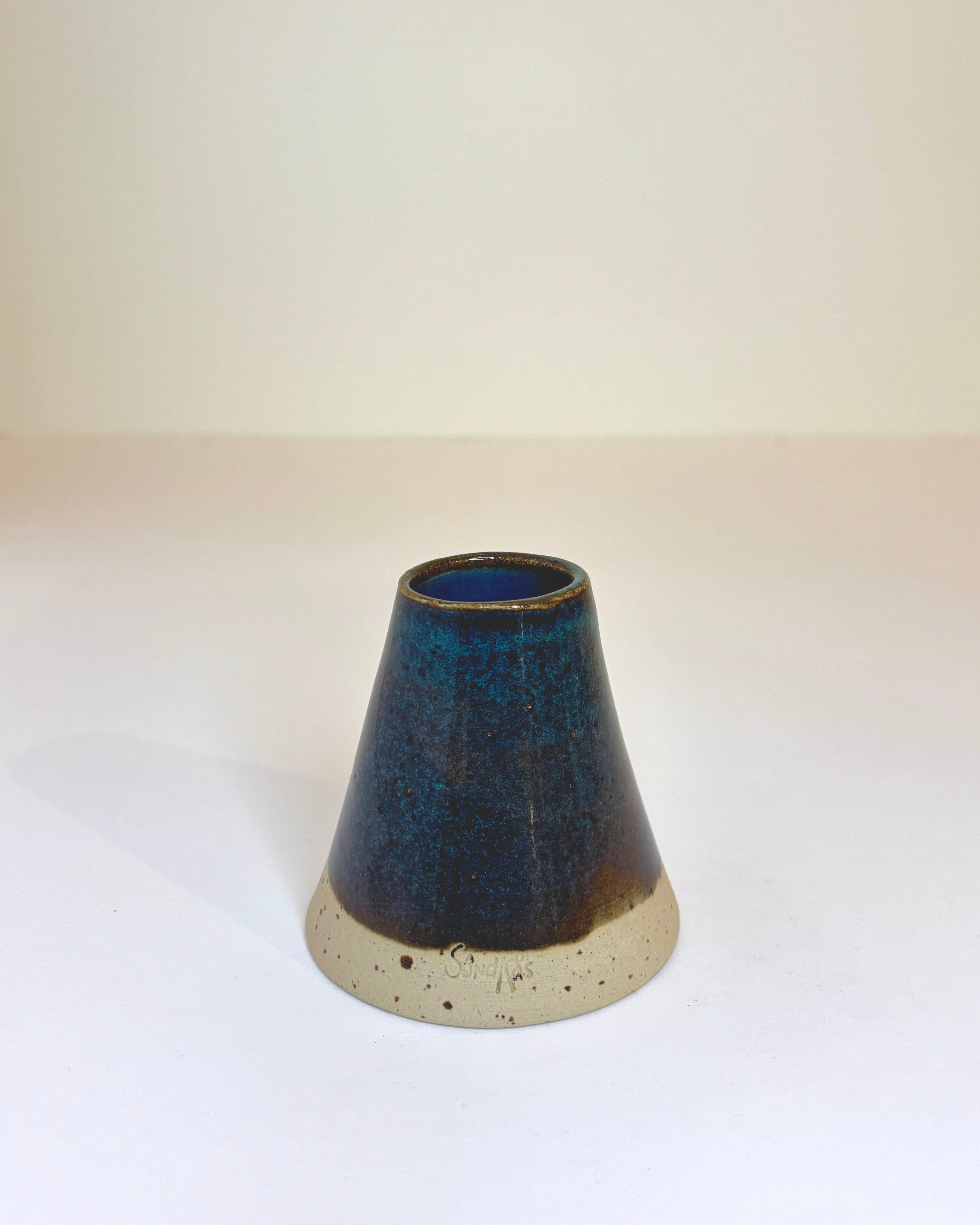 Keglevase (lille - 7 cm høj)