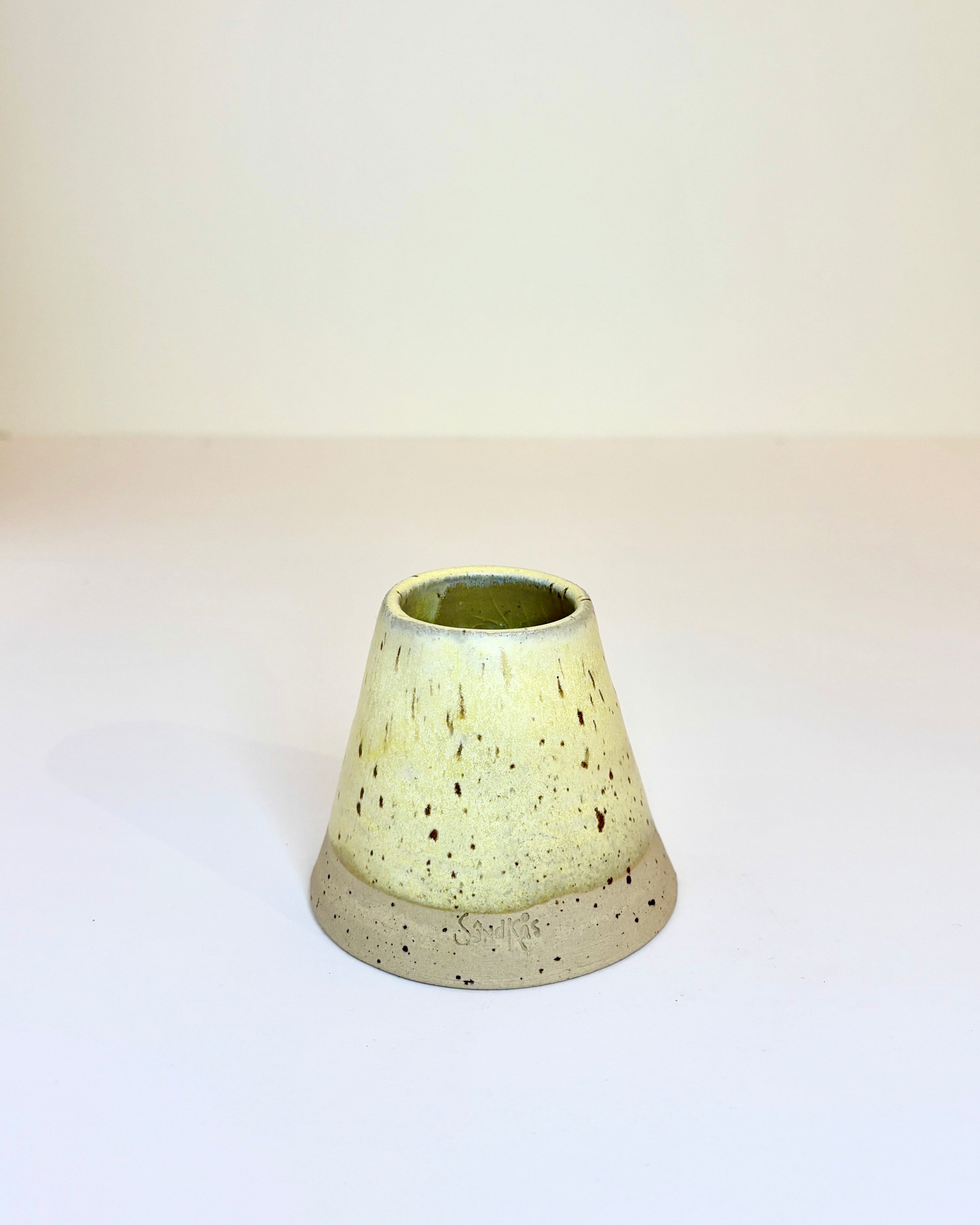 Keglevase (lille - 7 cm høj)