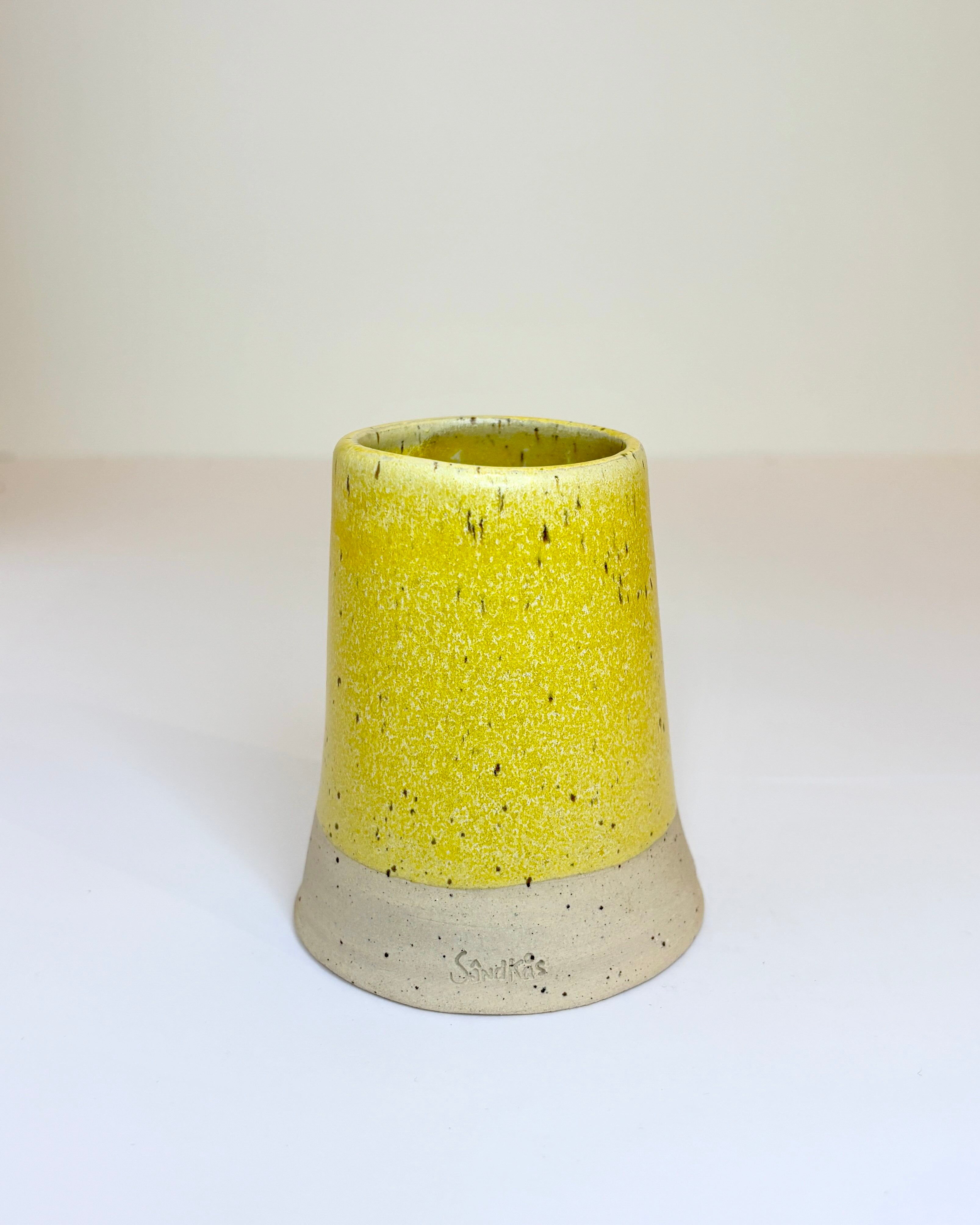 Keglevase (mellem - 9 cm høj)