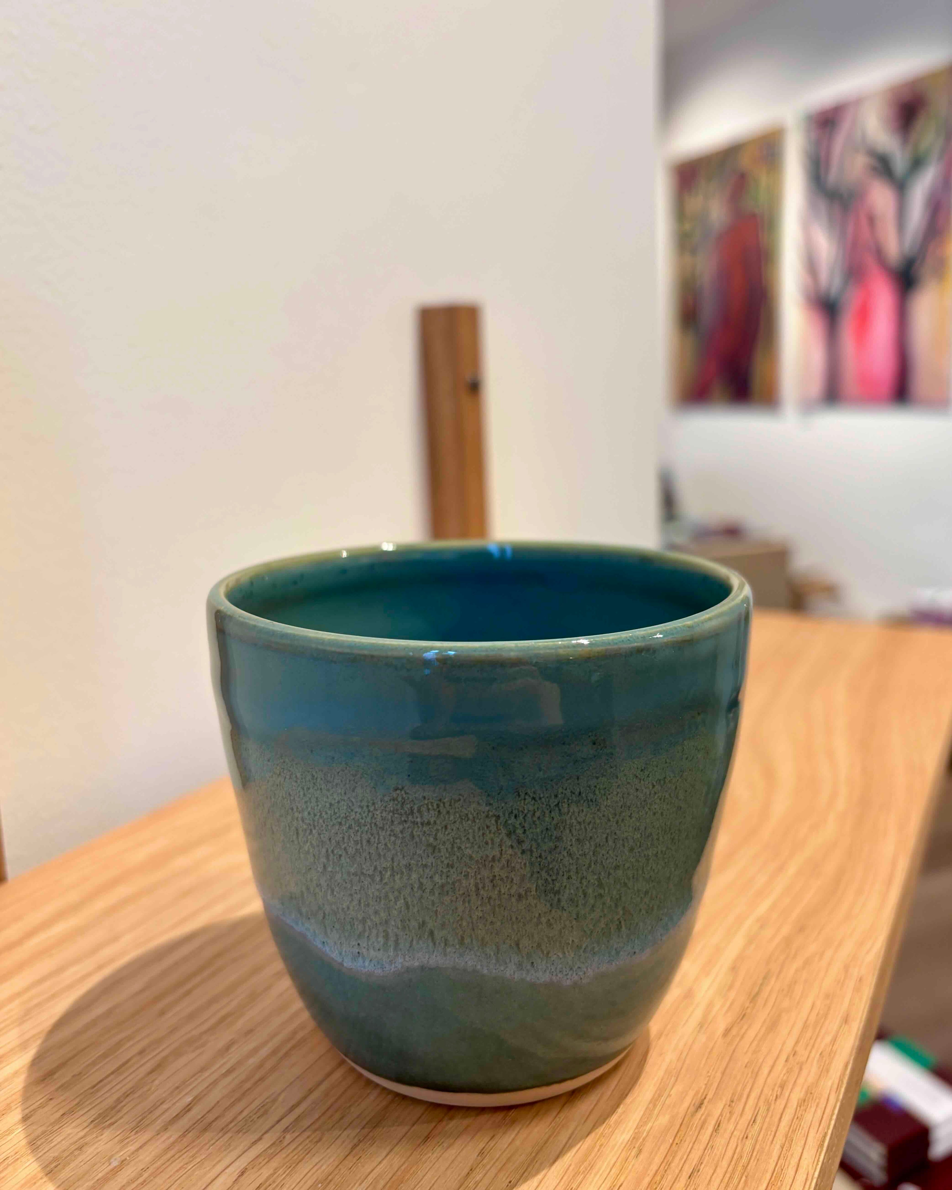 Hånddrejet kop uden hank