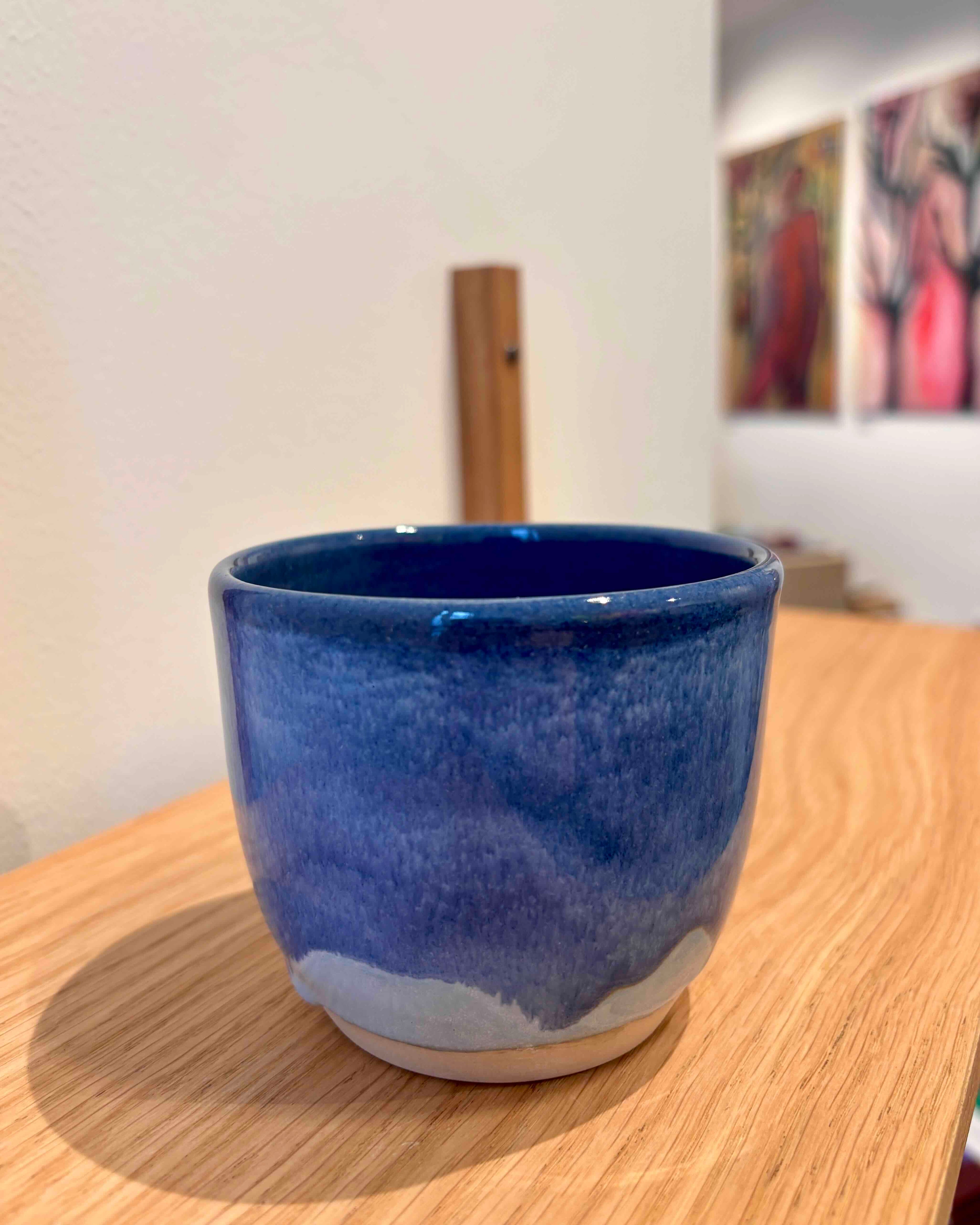 Hånddrejet kop uden hank