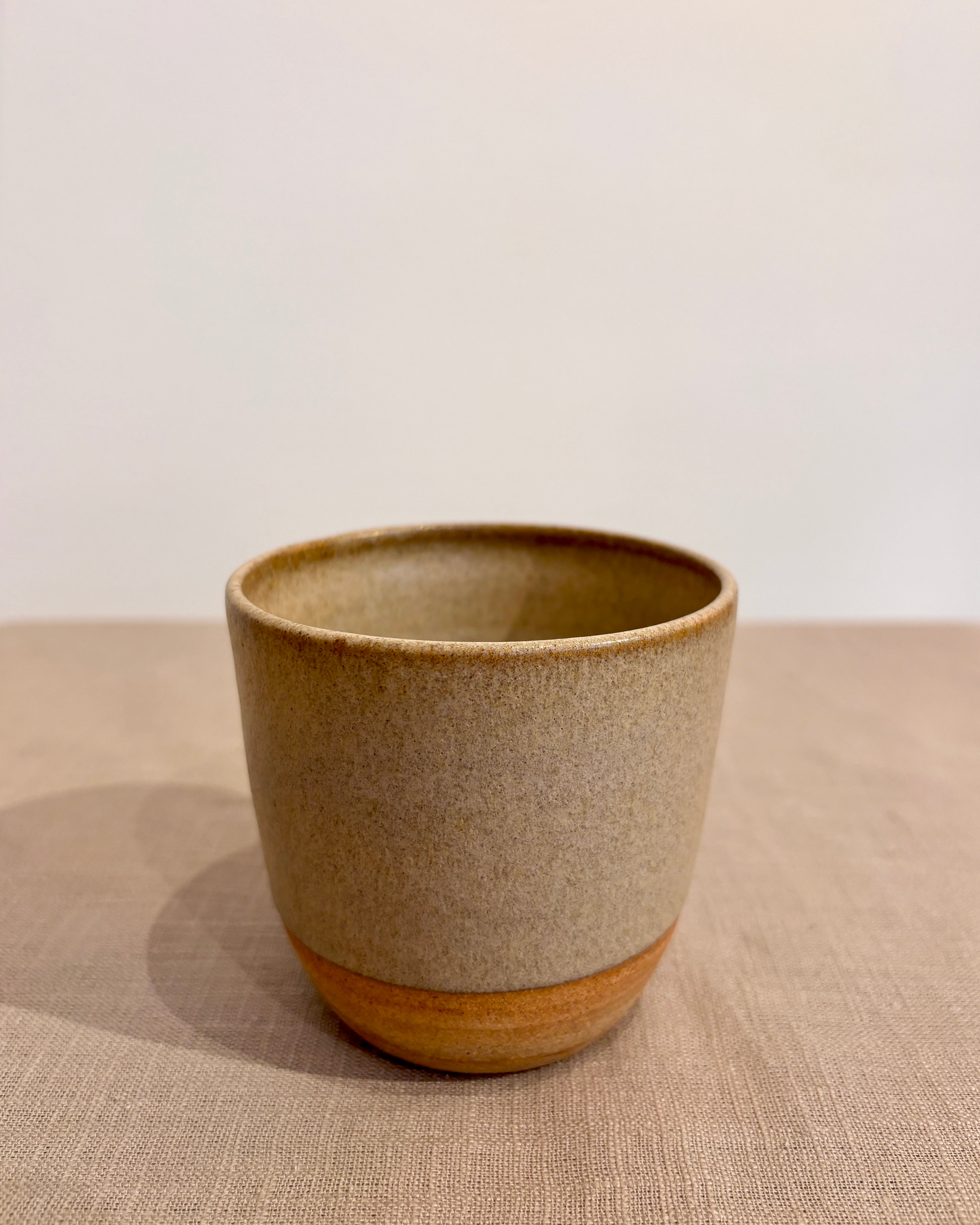 Hånddrejet kop uden hank