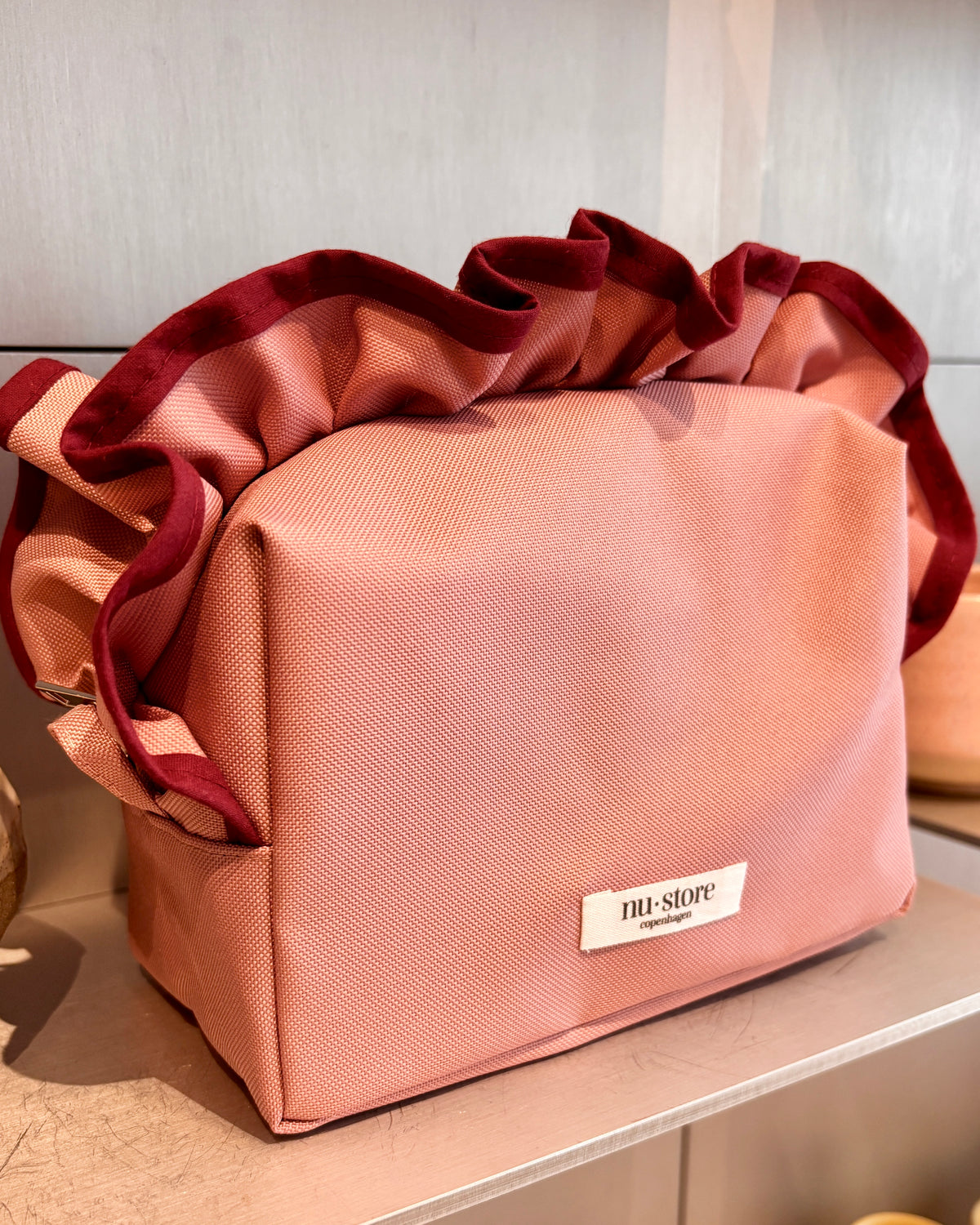 Rosa beauty bag med bordeaux kant