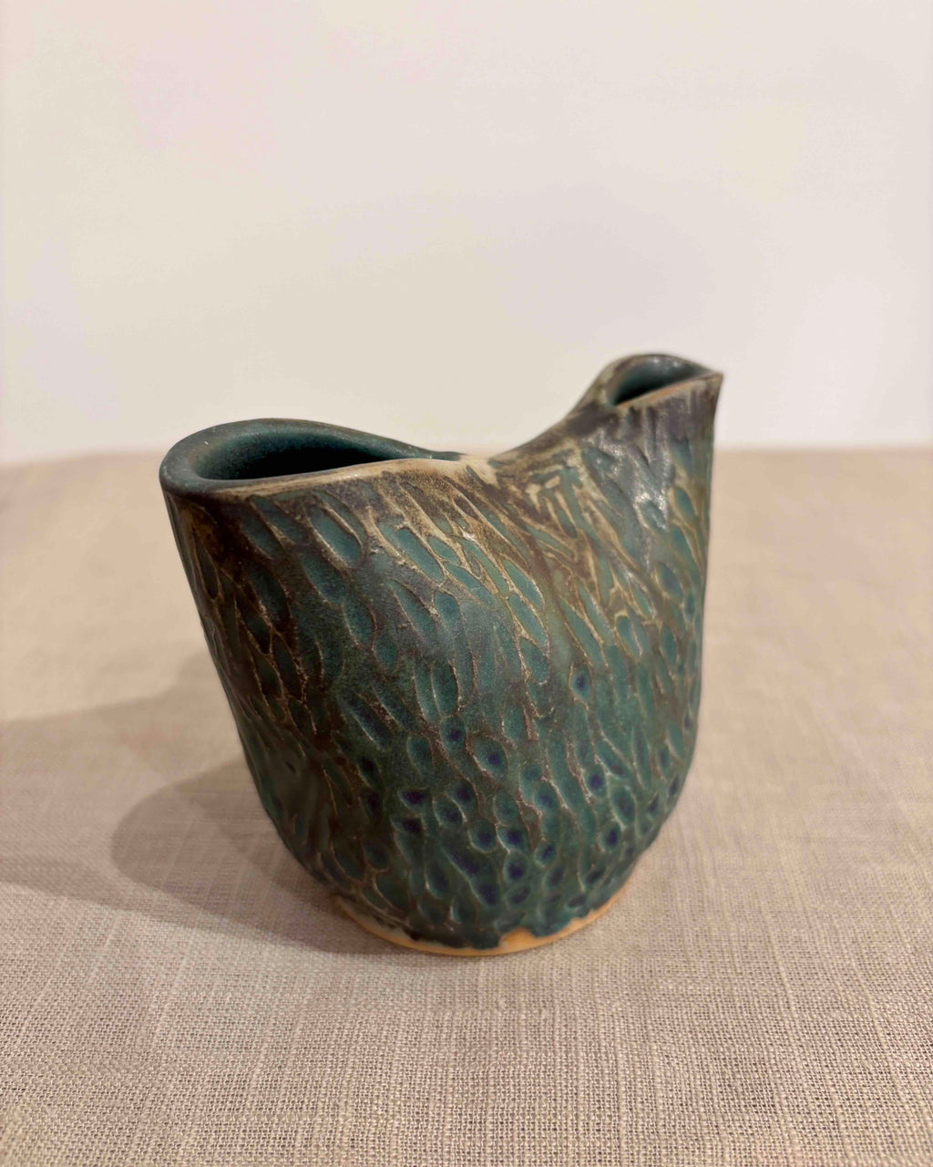 Vase/kande i blå, grøn og sort